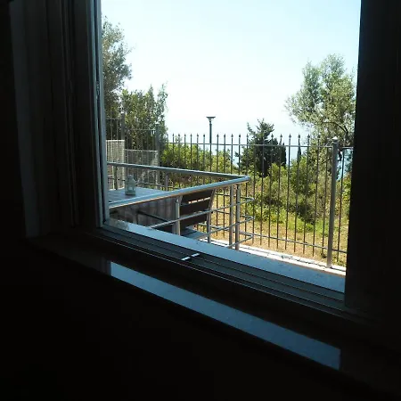 Elia Apartment *