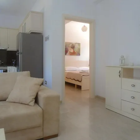 Elia Apartment Paljasa