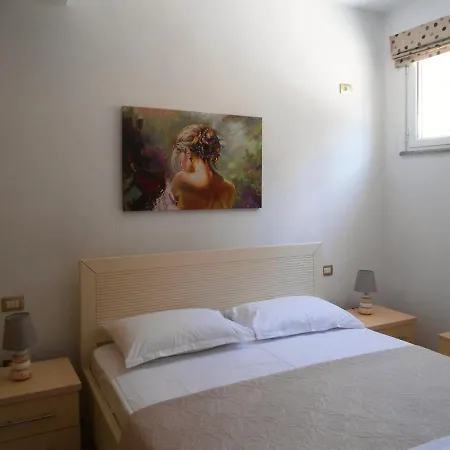 Elia Apartment *