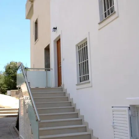 Elia Apartment *